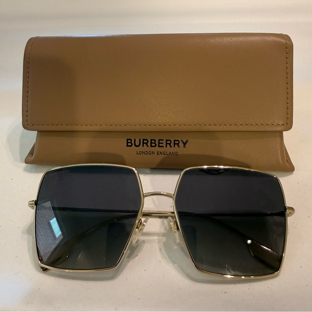 Burberry Women's Sunglasses with Gold Frame and Black Lenses